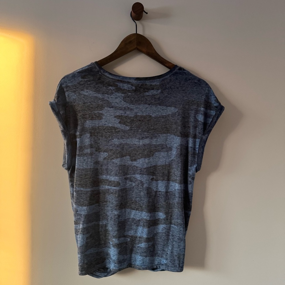 BUNDLE: NO BOUNDARIES TANK MEDIUM & LUCKY BRAND CAMO SHORT SLEEVE BLUE SMALL - Picture 6 of 9